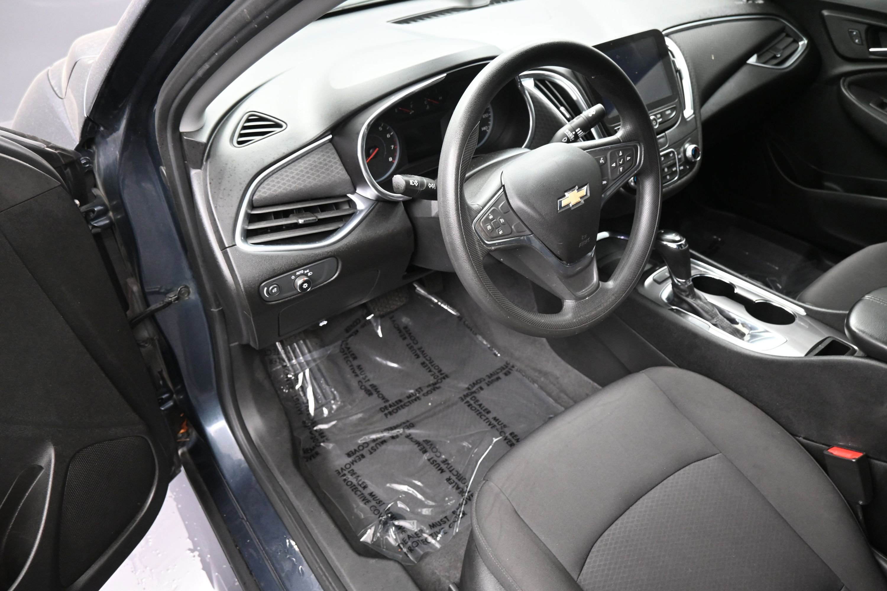 Used 2019 Chevrolet Malibu LT FWD image 12