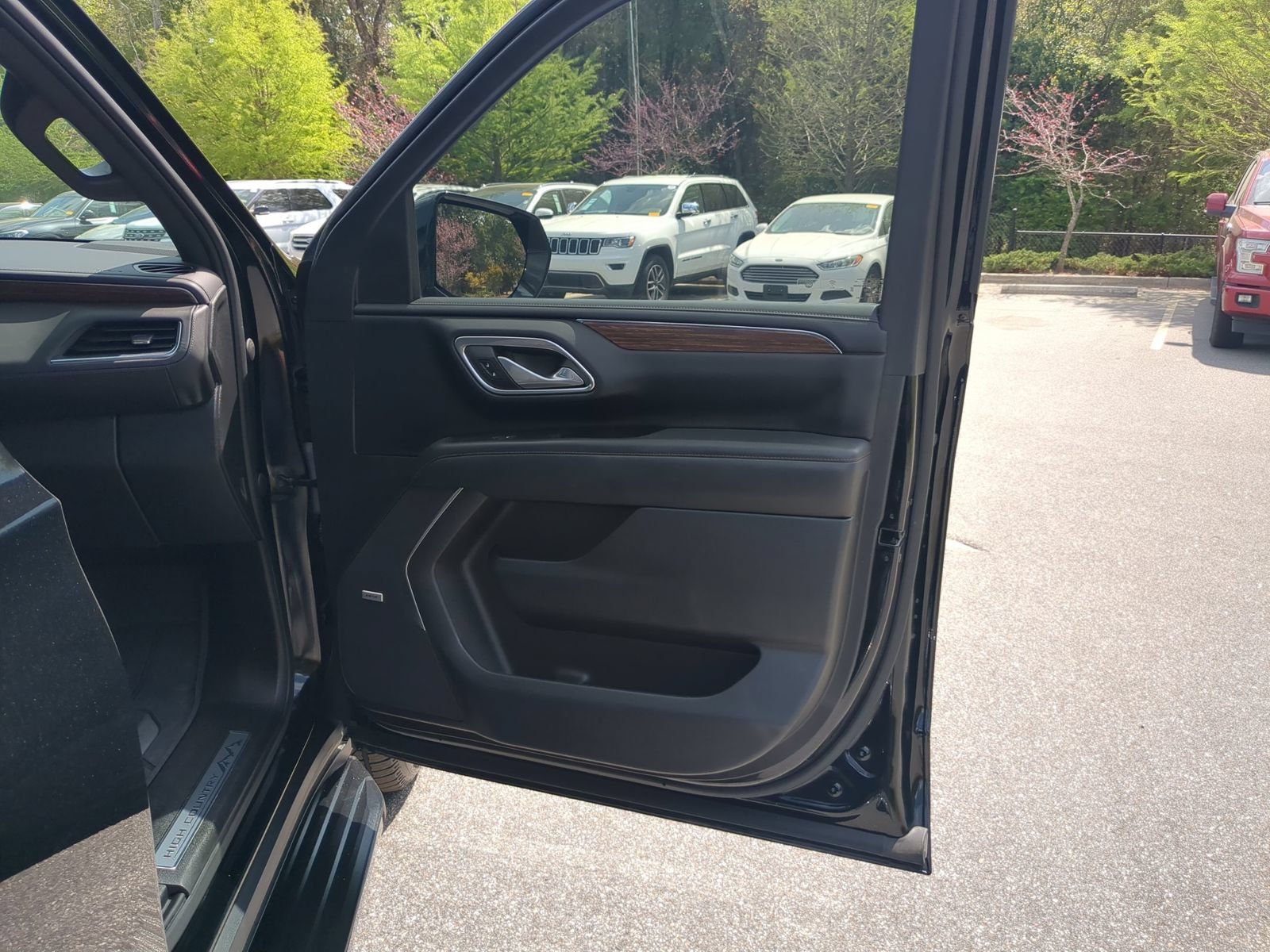 Used 2023 Chevrolet Tahoe High Country AWD/4WD image 35
