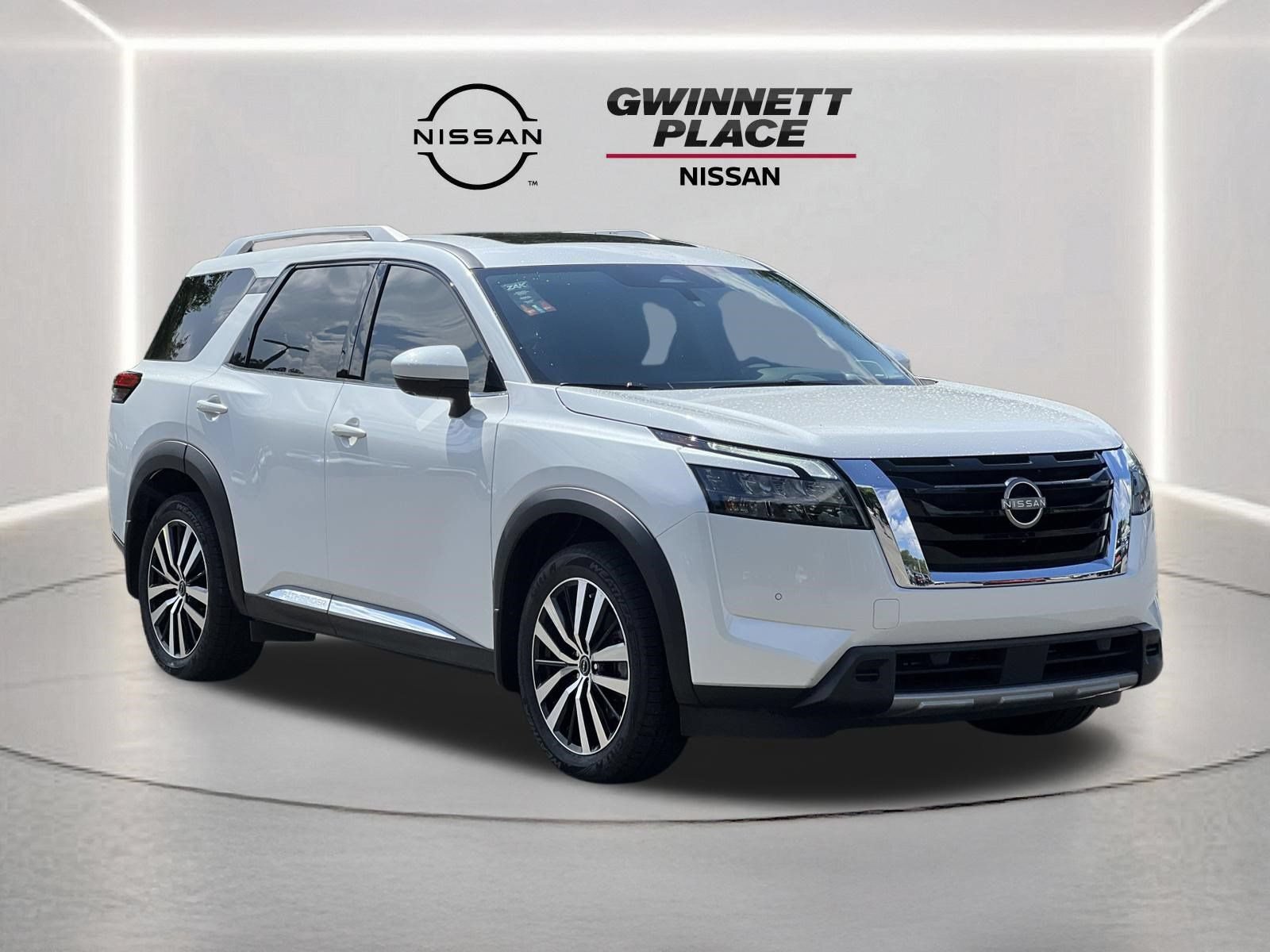 Certified 2025 Nissan Pathfinder Platinum w/ Cargo Package AWD/4WD image 33