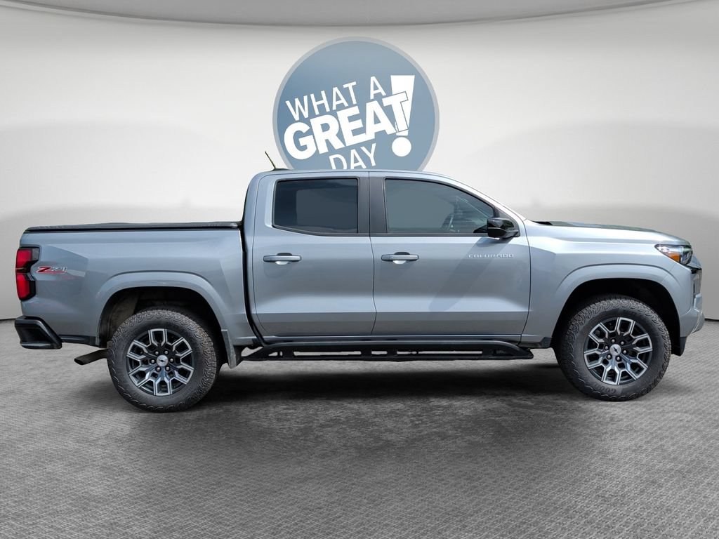 Used 2023 Chevrolet Colorado Z71 w/ Z71 Convenience Package 2 AWD/4WD image 2