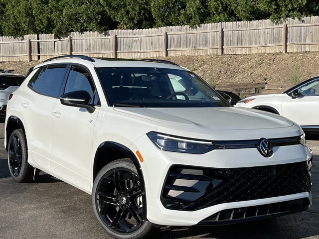New 2026 Volkswagen Tiguan SE R-Line AWD/4WD image 2
