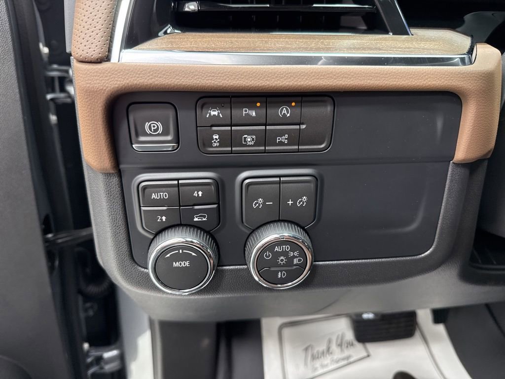 New 2025 Chevrolet Suburban High Country image 25