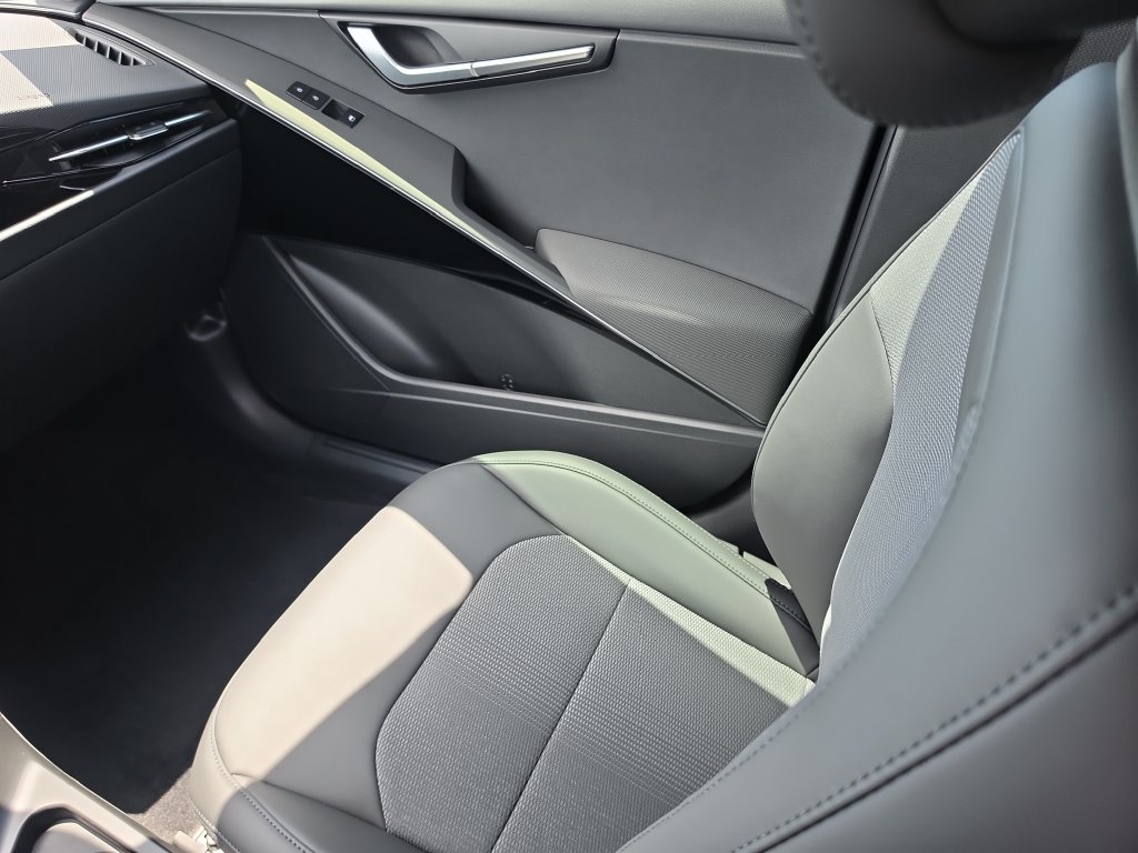 New 2026 Kia Niro Wind FWD image 16