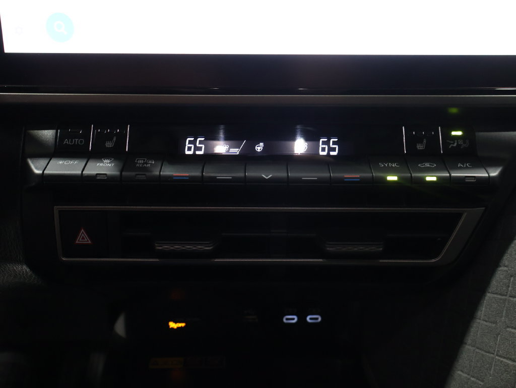 Used 2025 Toyota Camry XLE FWD image 30