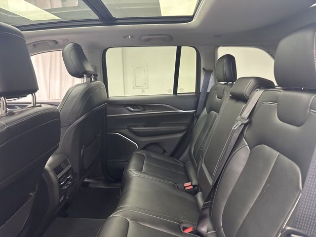 Used 2022 Jeep Grand Cherokee Limited image 13