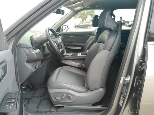 Used 2024 Kia EV9 Light Long Range RWD image 12