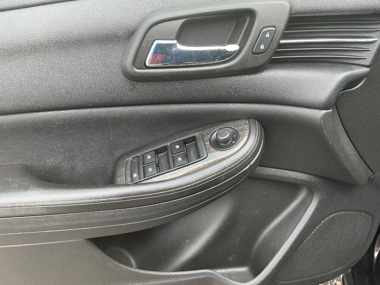 Used 2015 Chevrolet Malibu LT w/ Power Convenience Package image 15