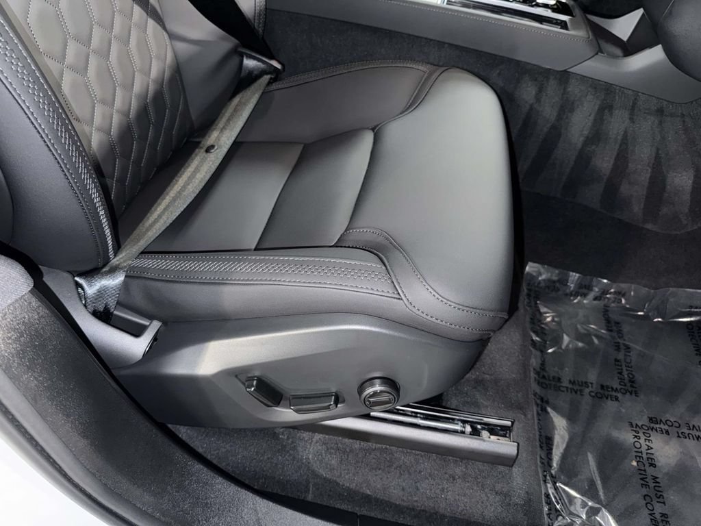 Certified 2025 Volvo XC90 T8 Plus w/ Protection Package Premier AWD/4WD image 15