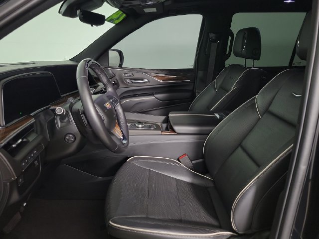 Used 2024 Cadillac Escalade Premium Luxury AWD/4WD image 17