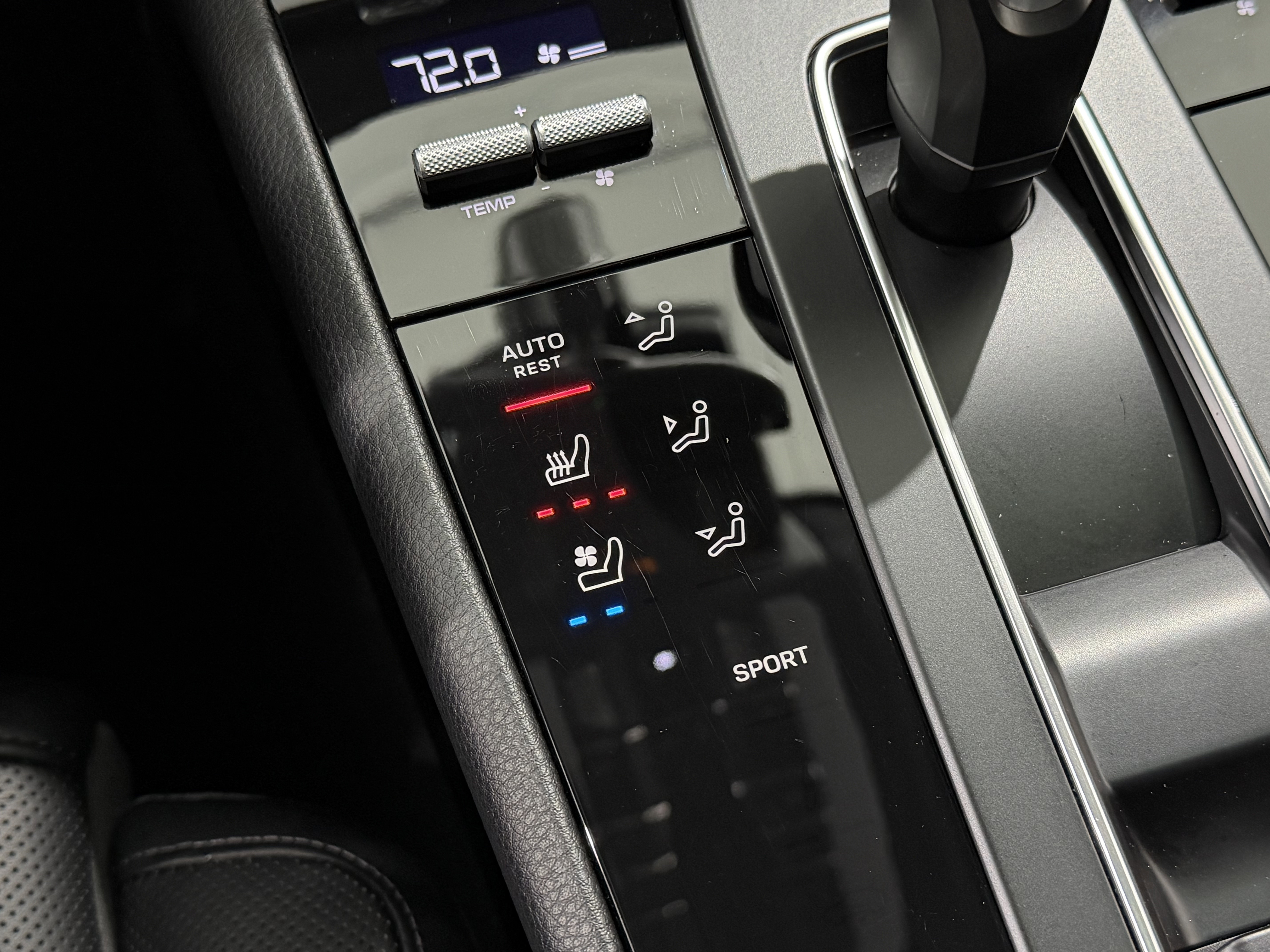 Certified 2025 Porsche Macan image 38