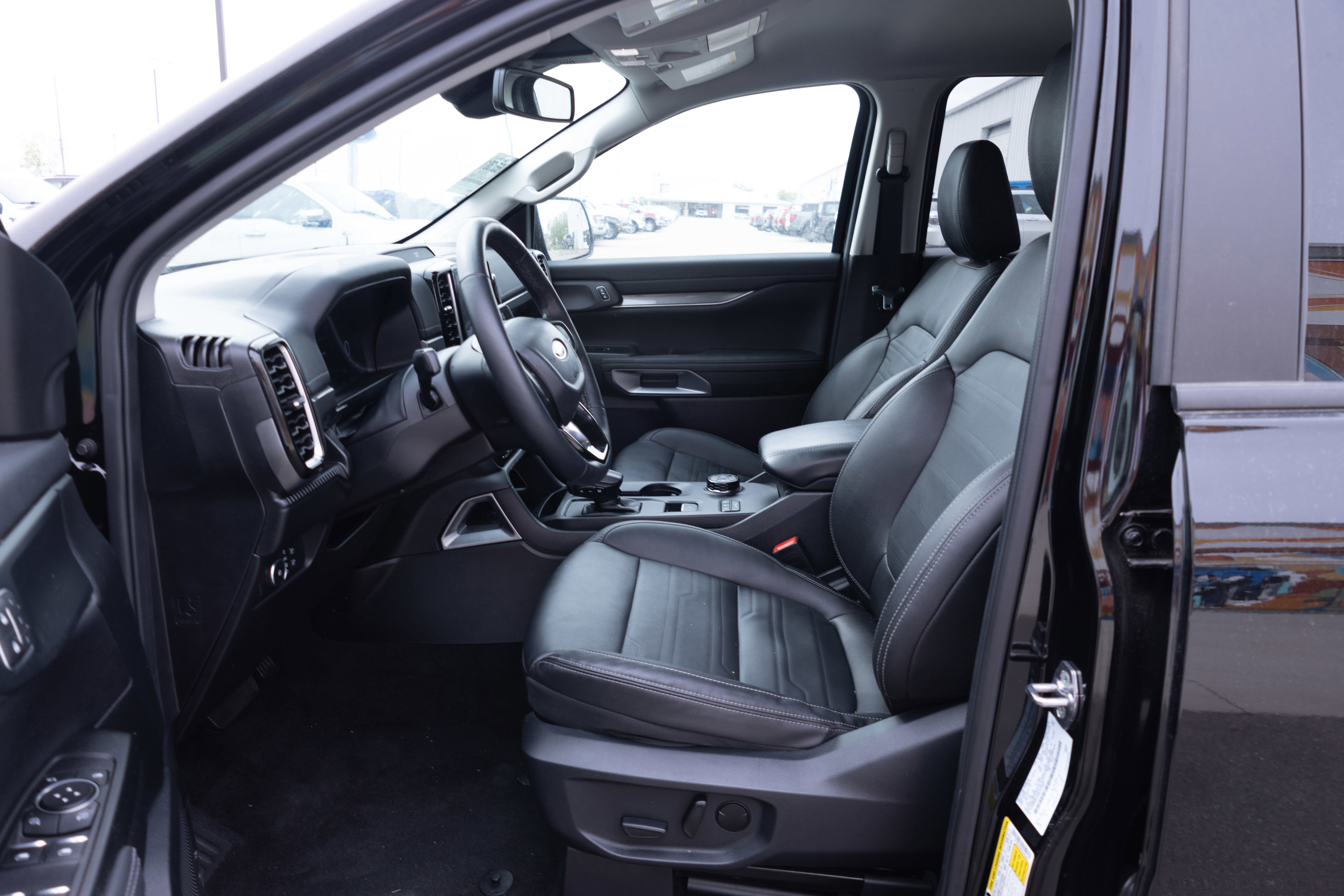 Used 2024 Ford Ranger Lariat w/ FX4 Off-Road Package AWD/4WD image 12