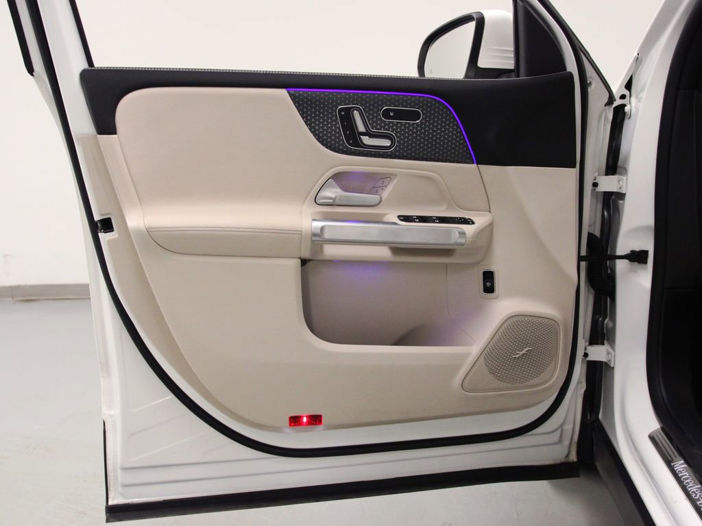 Certified 2025 Mercedes-Benz GLB 250 4MATIC image 18