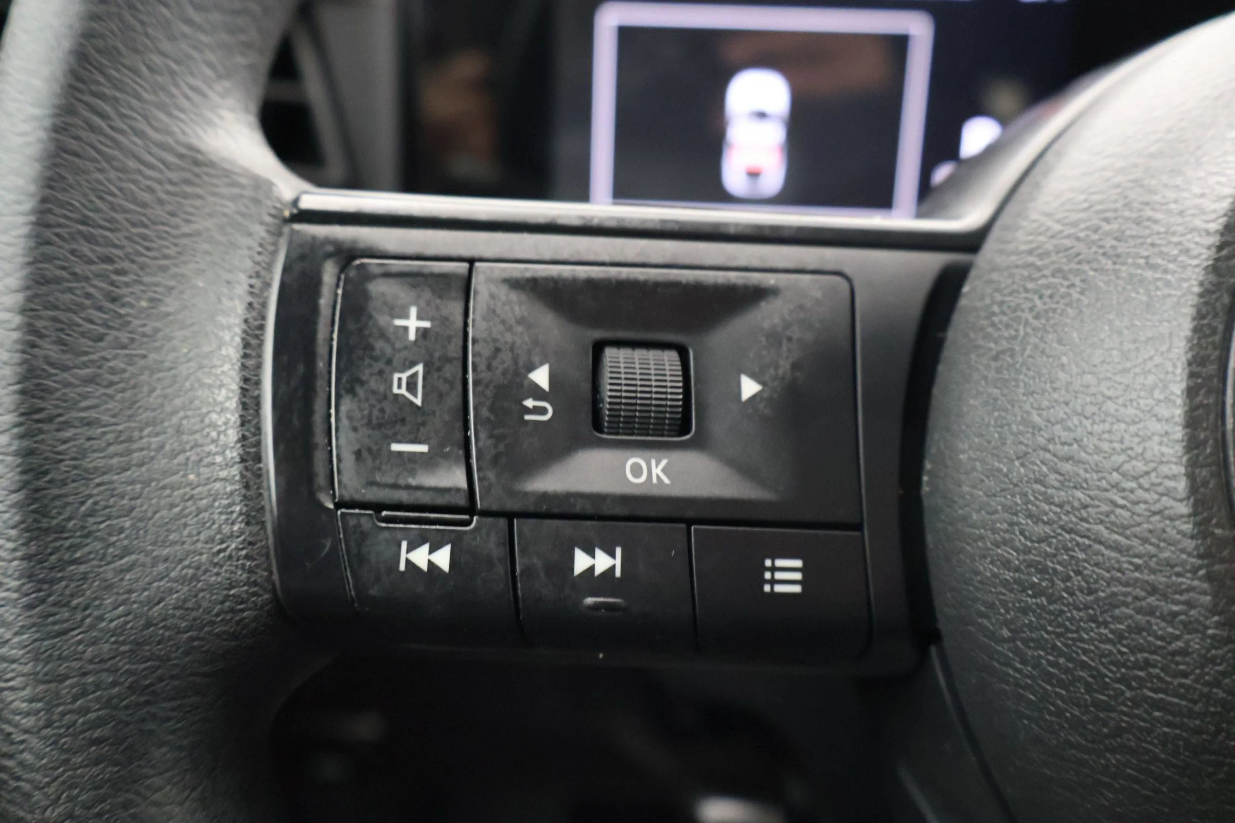 Used 2025 Nissan Kicks SV FWD image 21