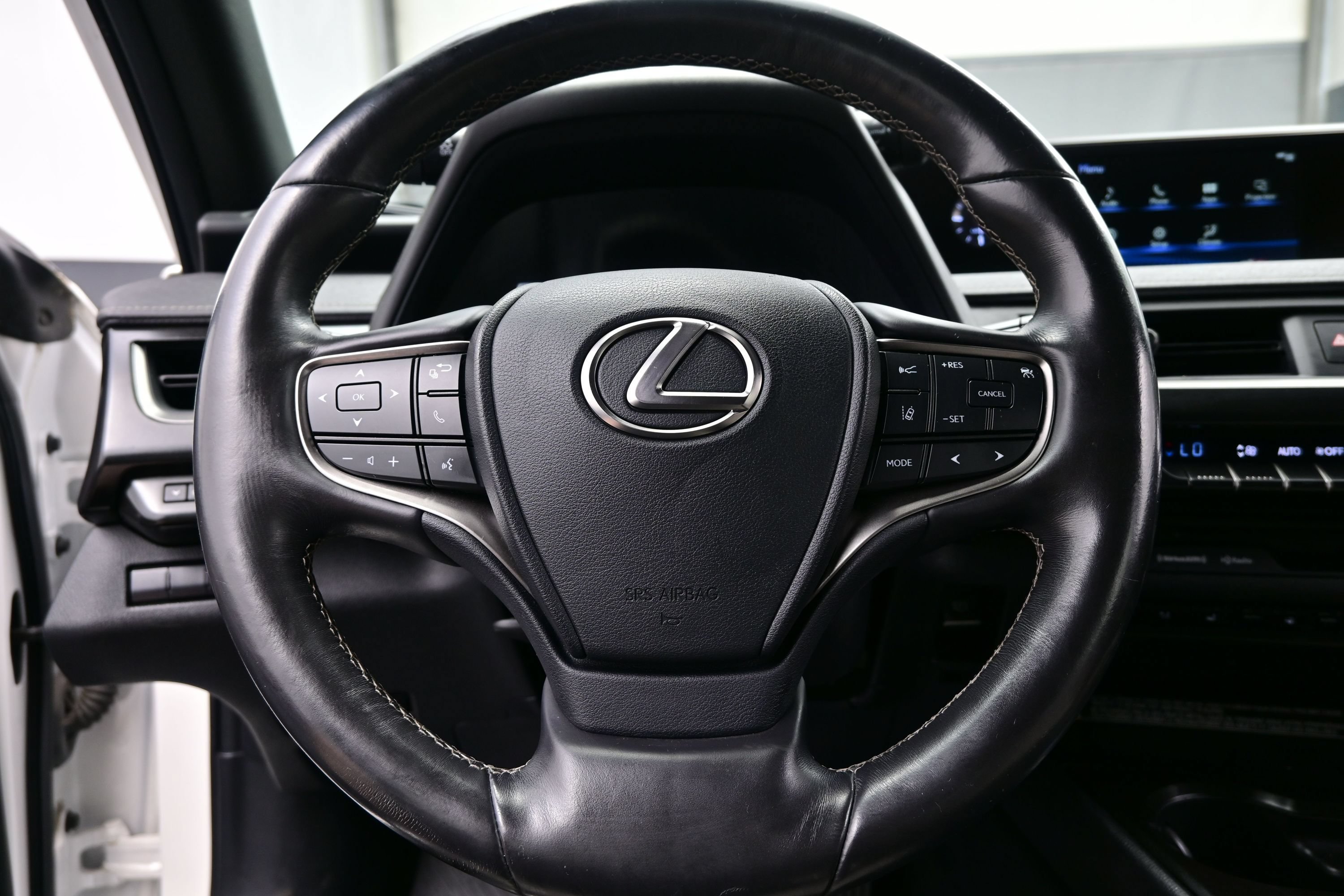 Used 2020 Lexus UX 250h w/ Premium Package AWD/4WD image 27