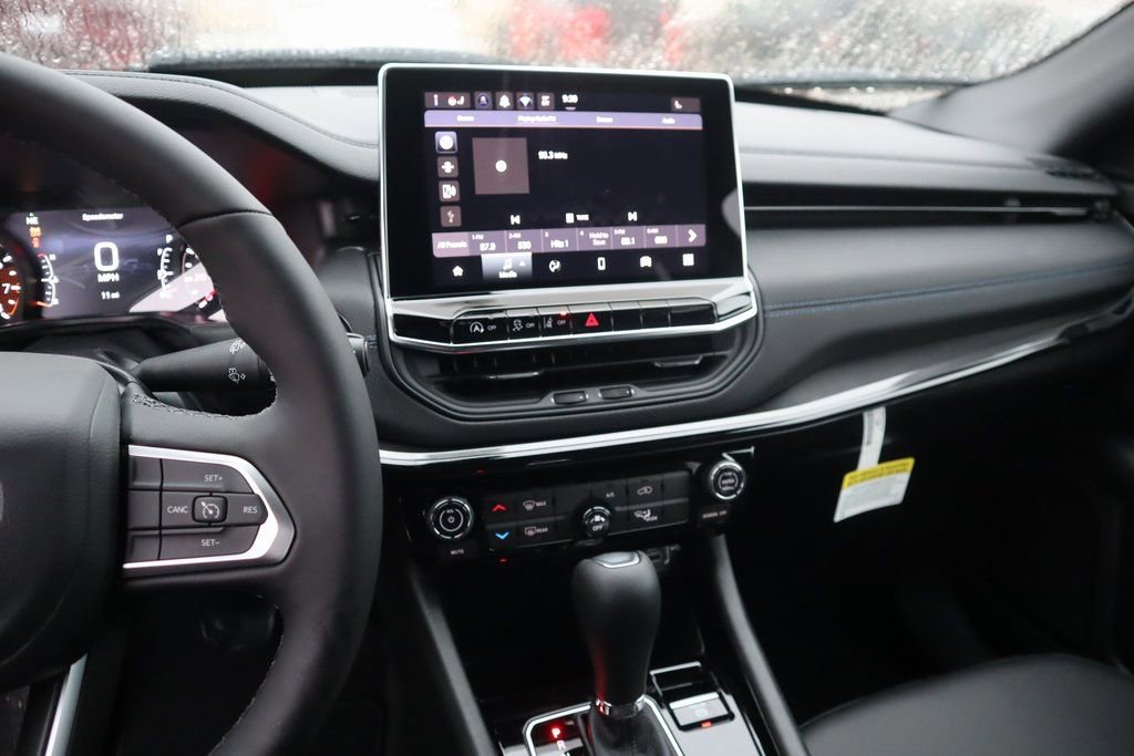 New 2026 Jeep Compass Latitude image 5