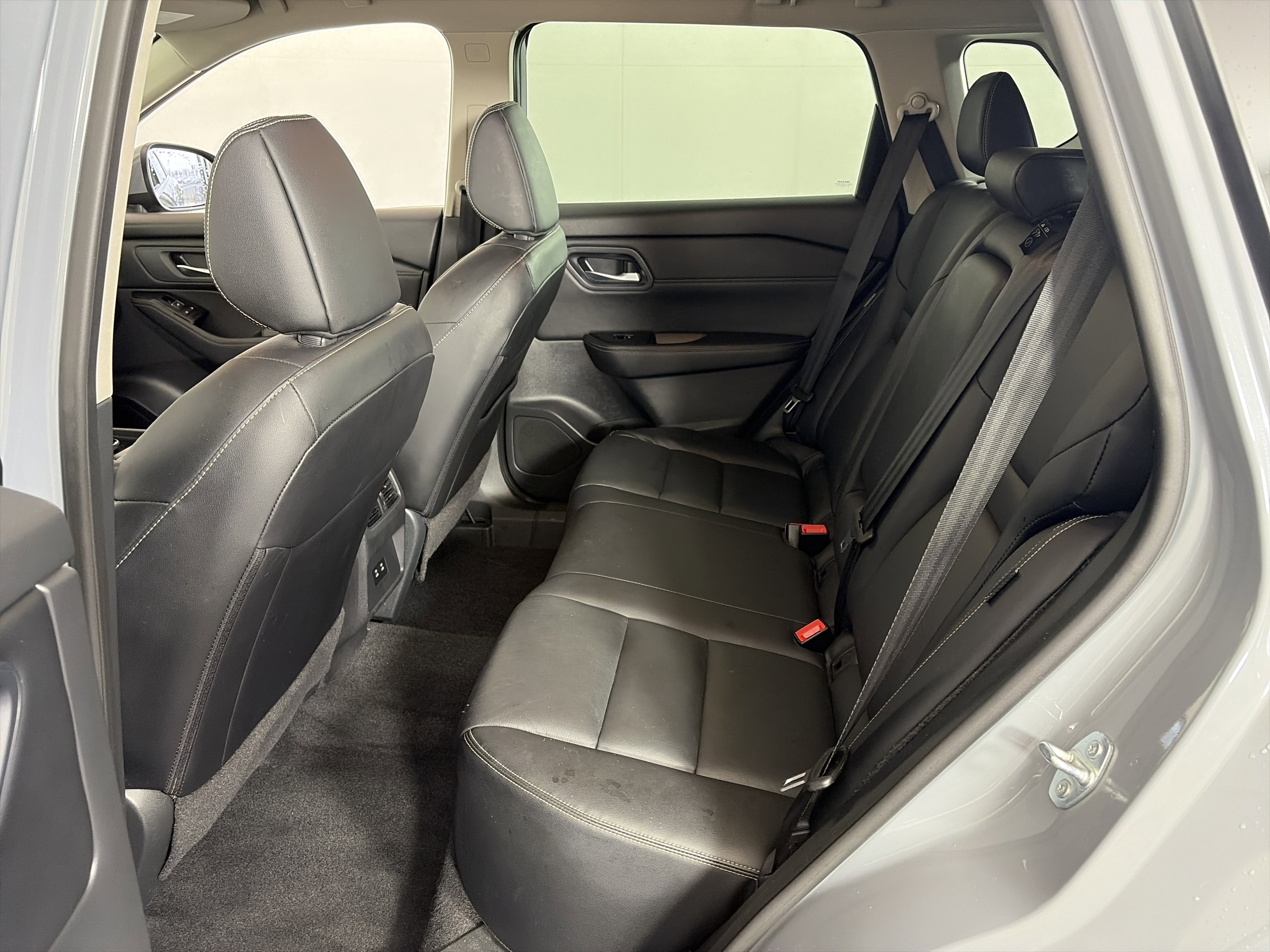 Used 2024 Nissan Rogue SL image 7