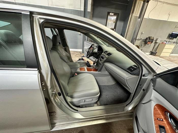 Used 2011 Toyota Camry XLE w/ XLE Extra-Value Pkg #1 FWD image 28