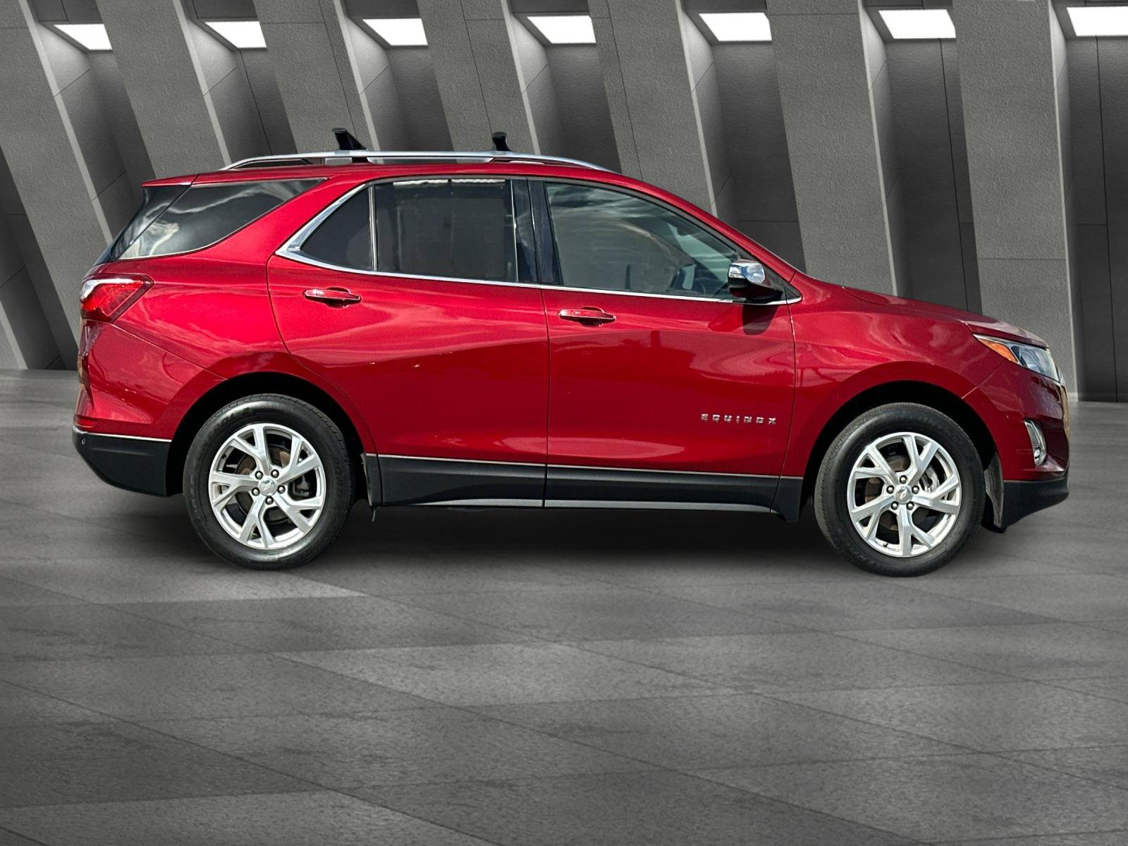 Used 2018 Chevrolet Equinox Premier AWD/4WD image 3