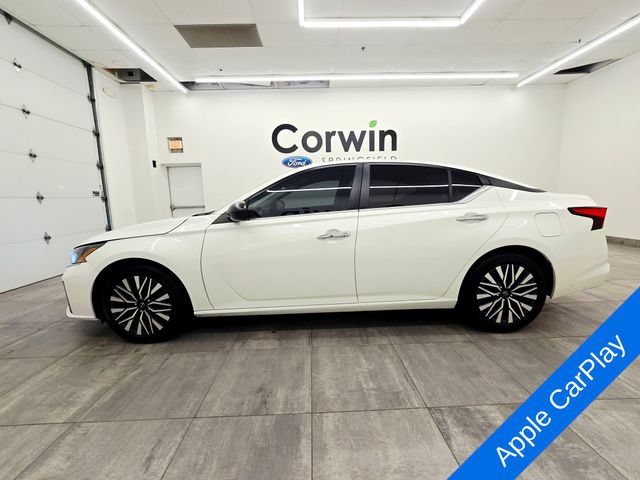 Used 2024 Nissan Altima 2.5 SV FWD image 2