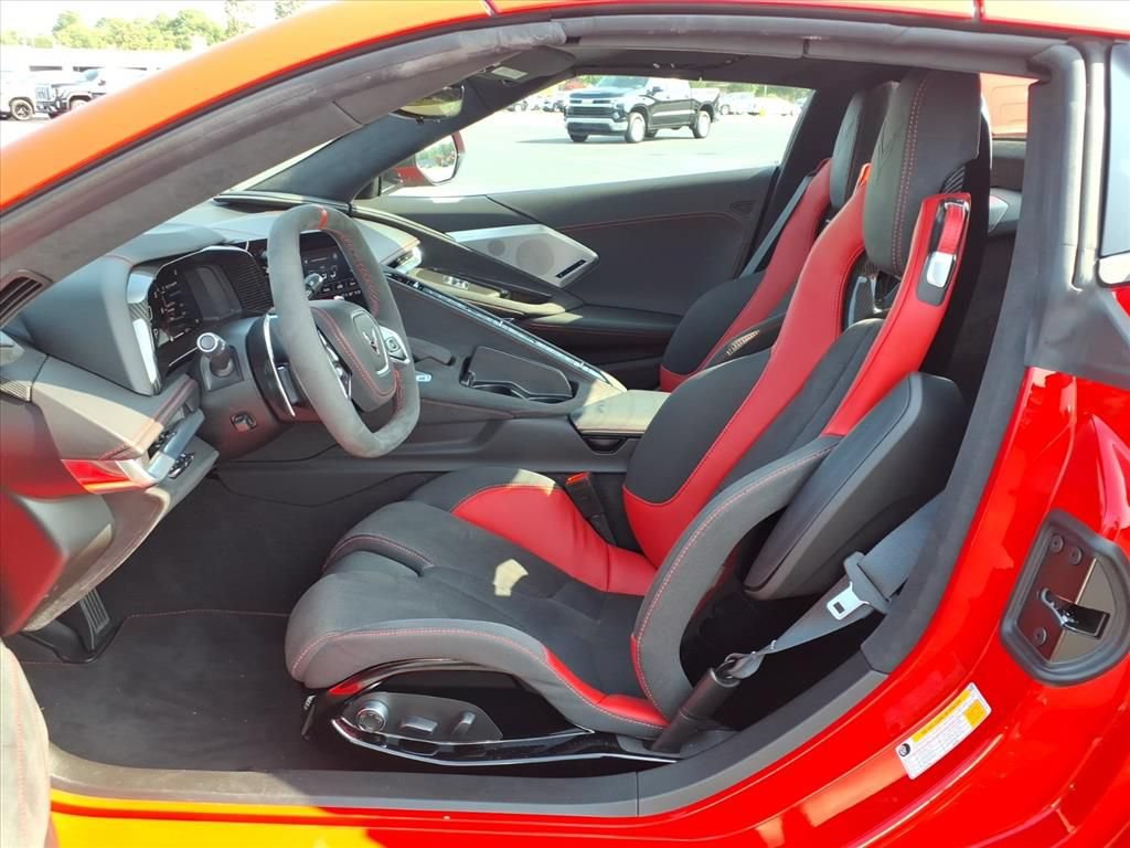 Used 2023 Chevrolet Corvette Stingray Premium Conv w/ Z51 Performance Package RWD image 3