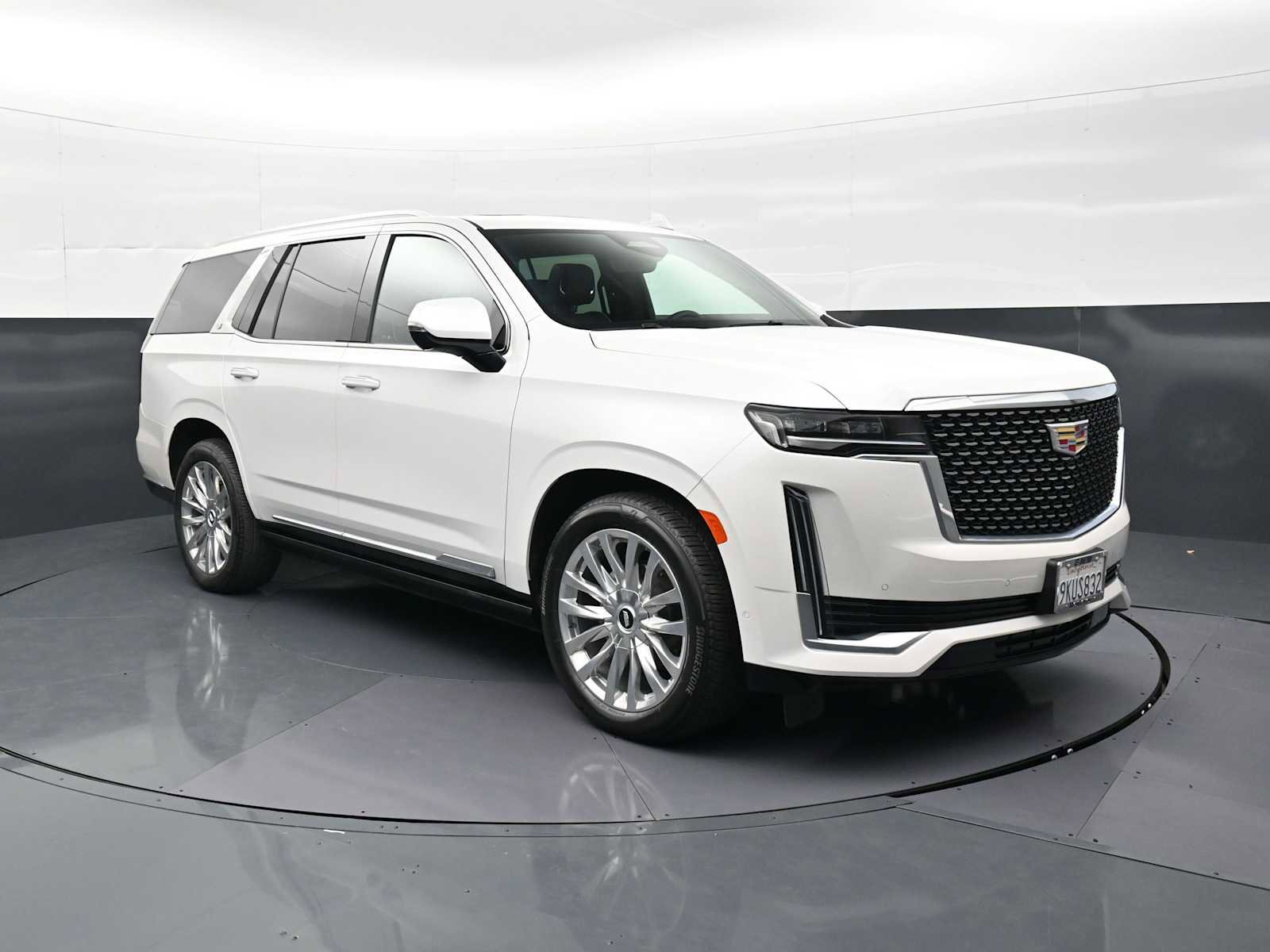 Used 2024 Cadillac Escalade Premium Luxury w/ Performance Package AWD/4WD image 3