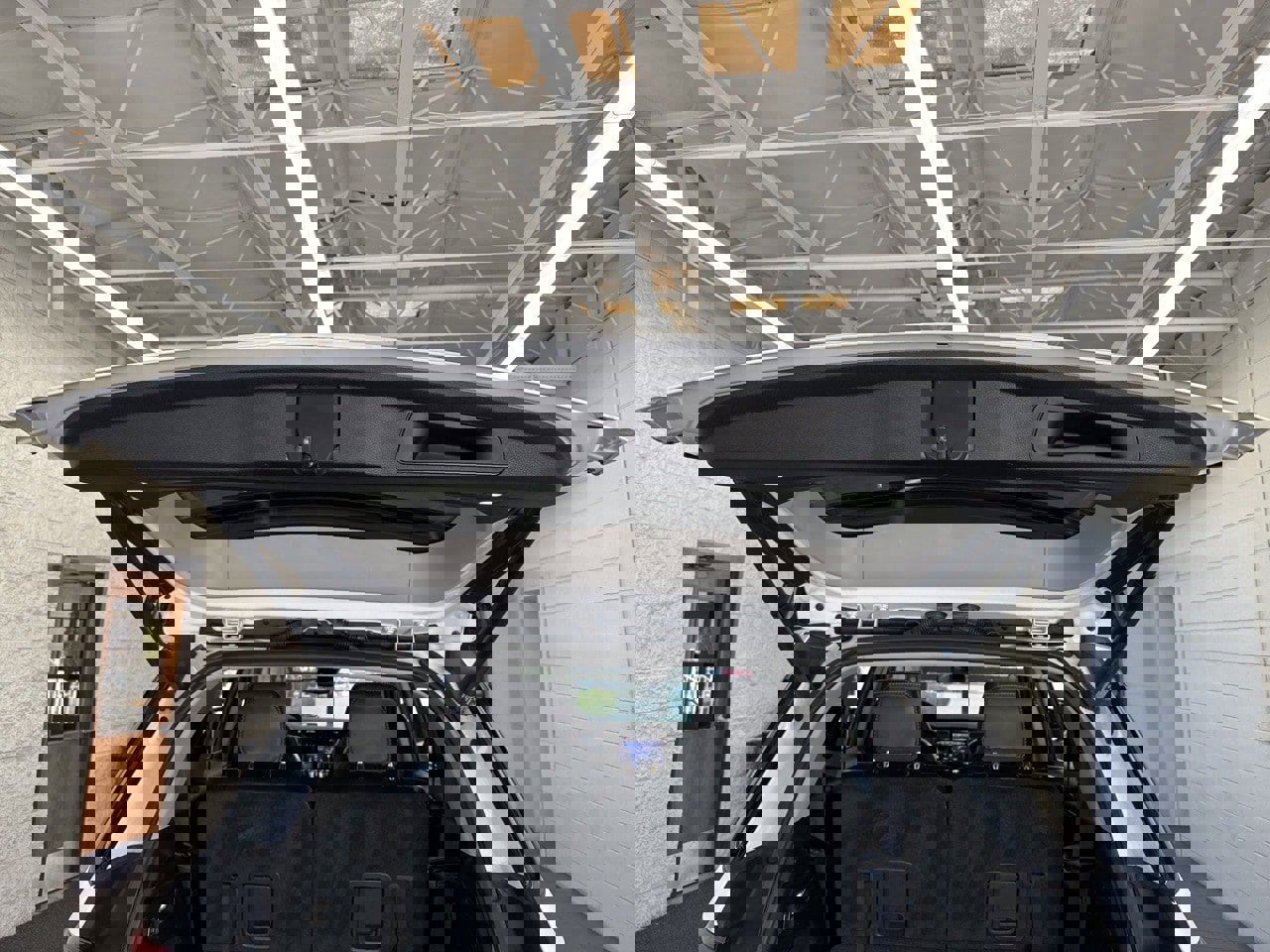 Used 2023 Jeep Grand Cherokee L Limited w/ Black Appearance Package image 12