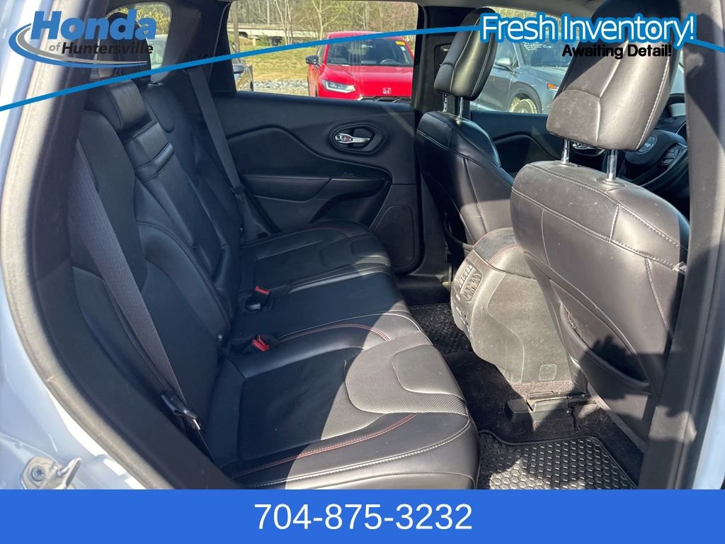 Used 2019 Jeep Cherokee Trailhawk image 12