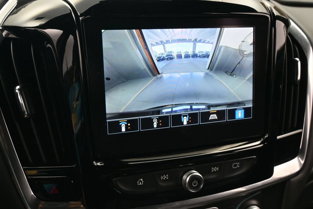 Used 2023 Chevrolet Traverse RS FWD image 20