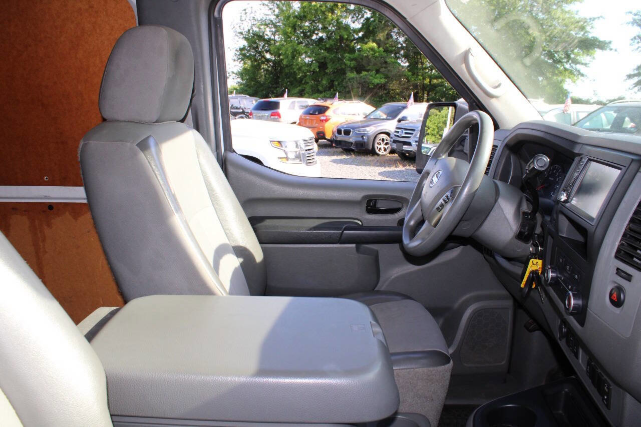 Used 2019 Nissan NV 2500 SV RWD image 11