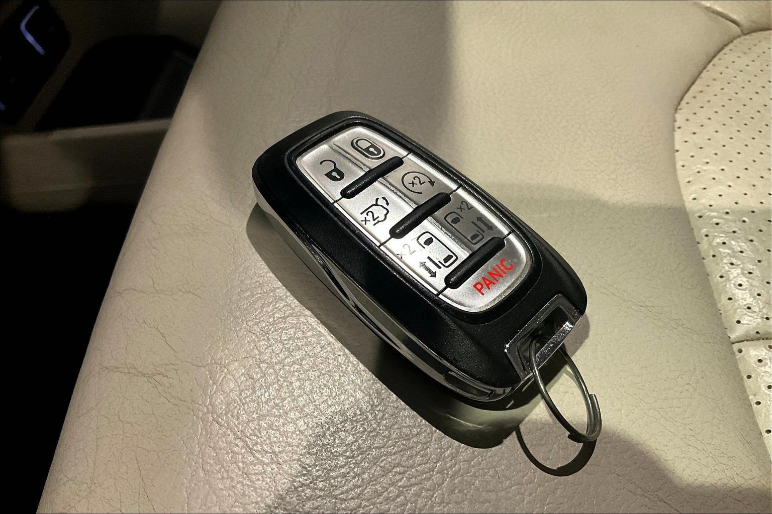 Used 2021 Chrysler Pacifica Touring-L FWD image 36