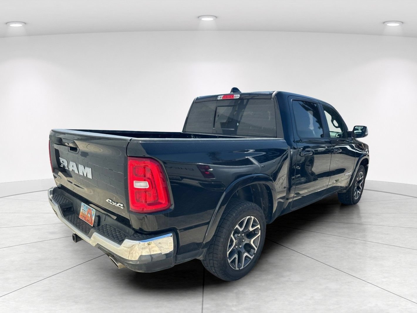 Used 2025 RAM 1500 Laramie AWD/4WD image 6