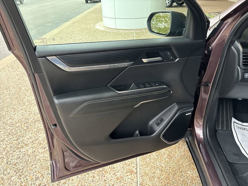 Certified 2025 GMC Acadia Elevation FWD image 22
