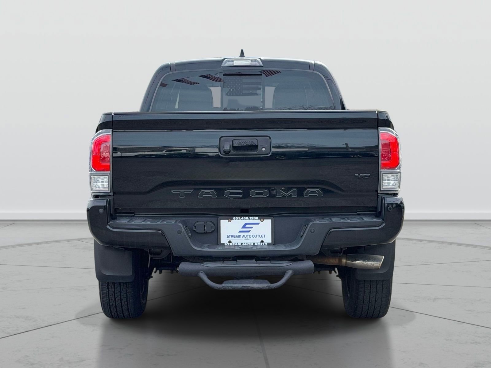 Used 2020 Toyota Tacoma TRD Sport w/ TRD Premium Sport Package AWD/4WD image 4