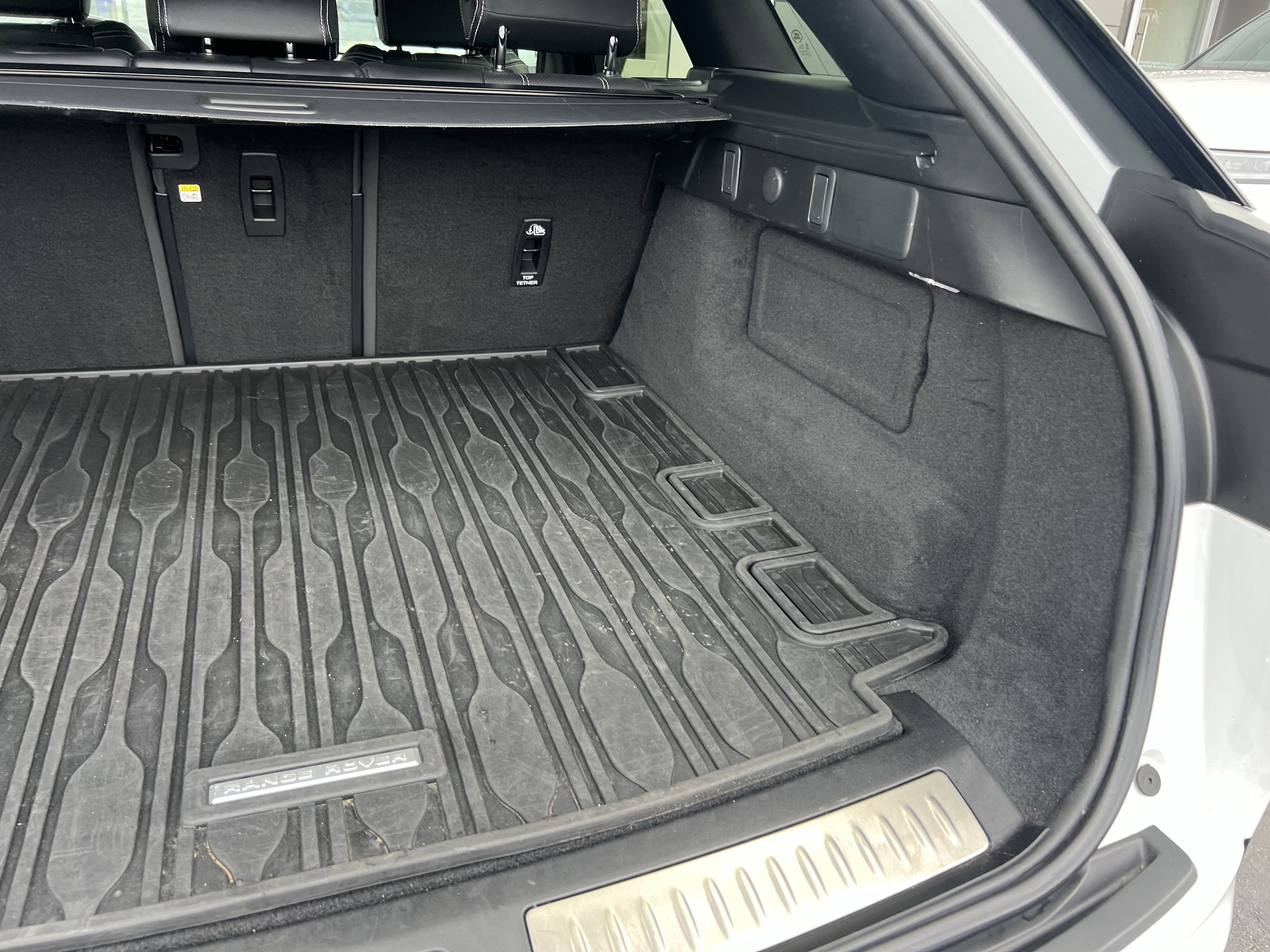 Certified 2023 Land Rover Range Rover Velar R-Dynamic S image 36