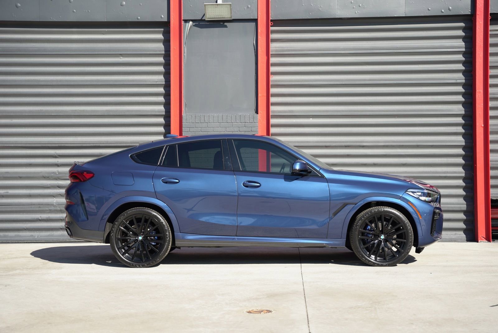 Used 2023 BMW X6 xDrive40i w/ M Sport Package image 9