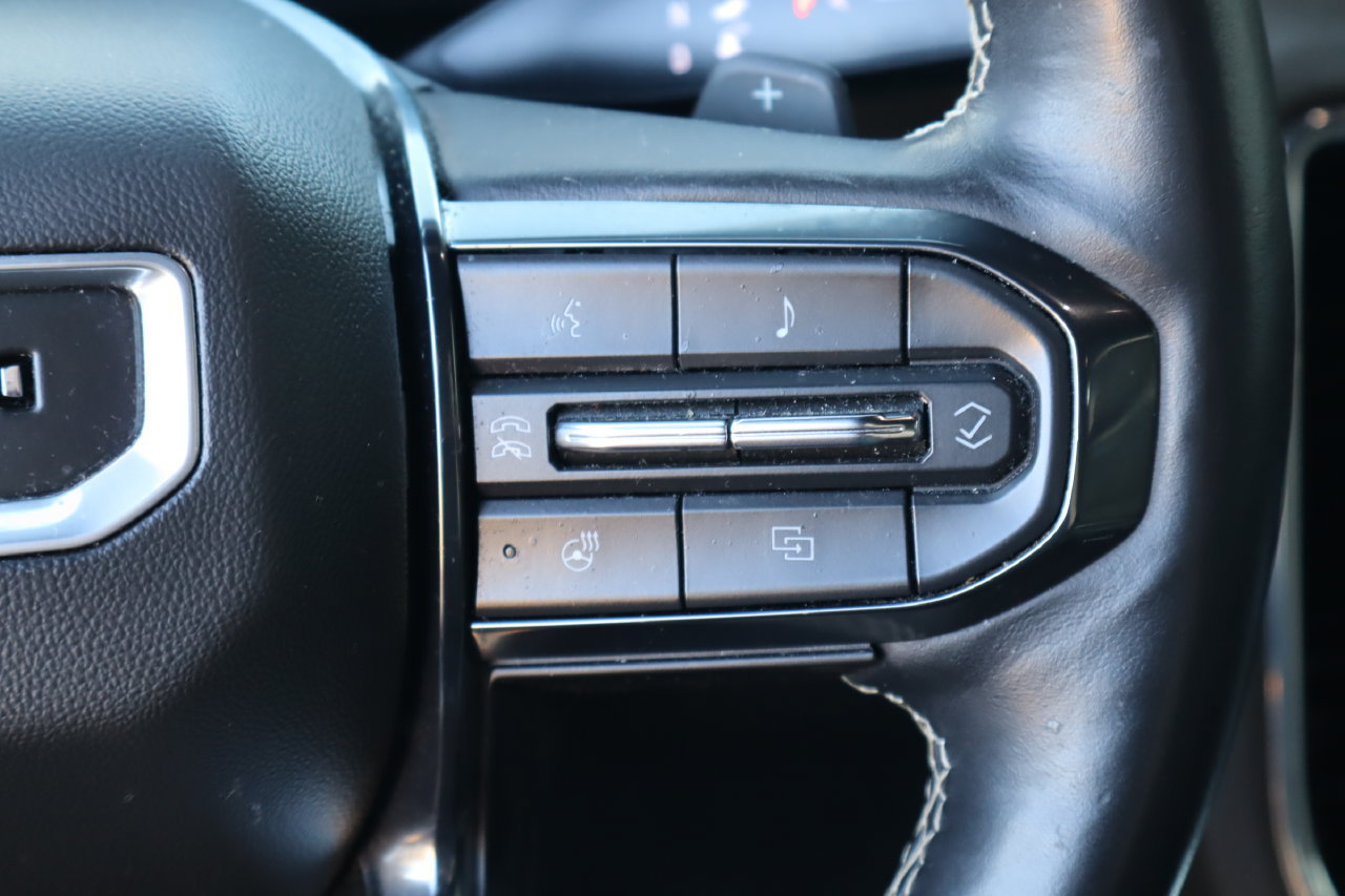 Used 2025 GMC Yukon Denali Ultimate AWD/4WD image 16