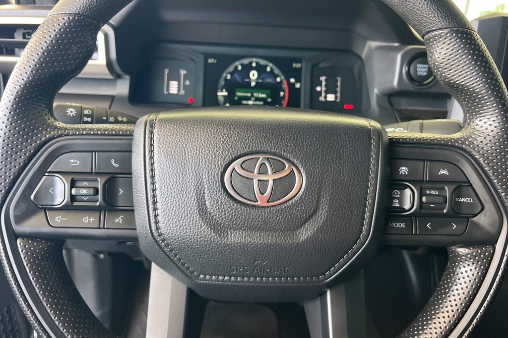 Certified 2025 Toyota Tacoma SR5 AWD/4WD image 26
