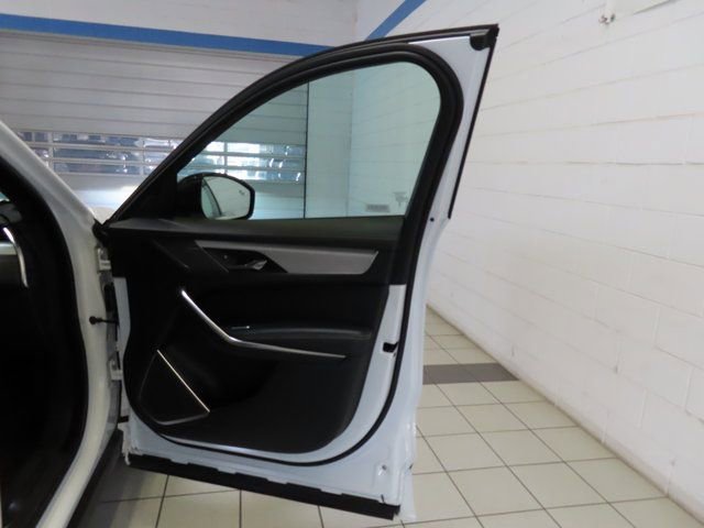 Used 2024 Jaguar F-PACE R-Dynamic S image 32