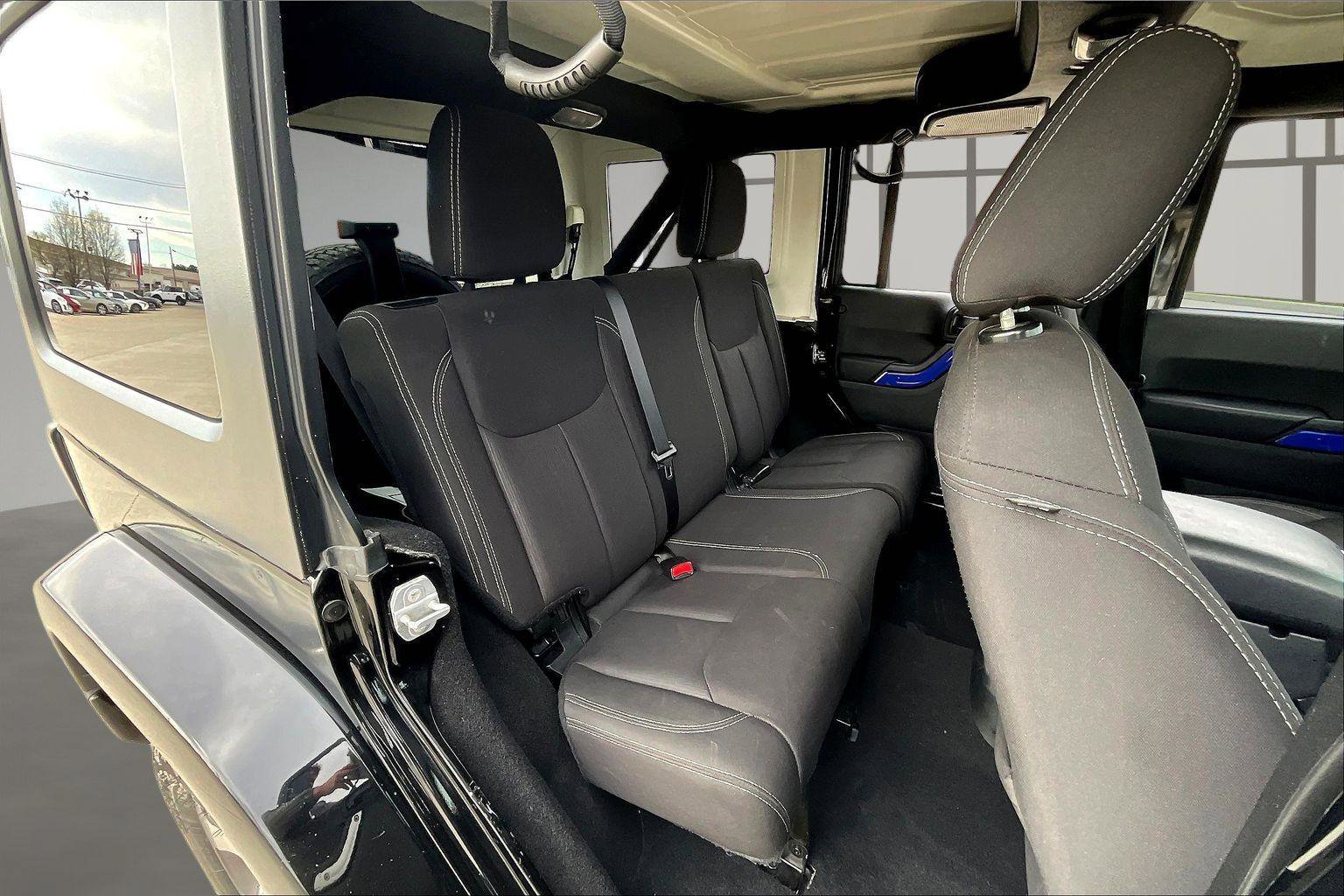 Used 2018 Jeep Wrangler Unlimited Sahara image 26