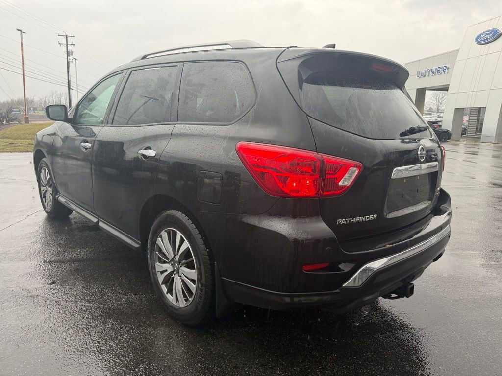 Used 2019 Nissan Pathfinder SV image 3