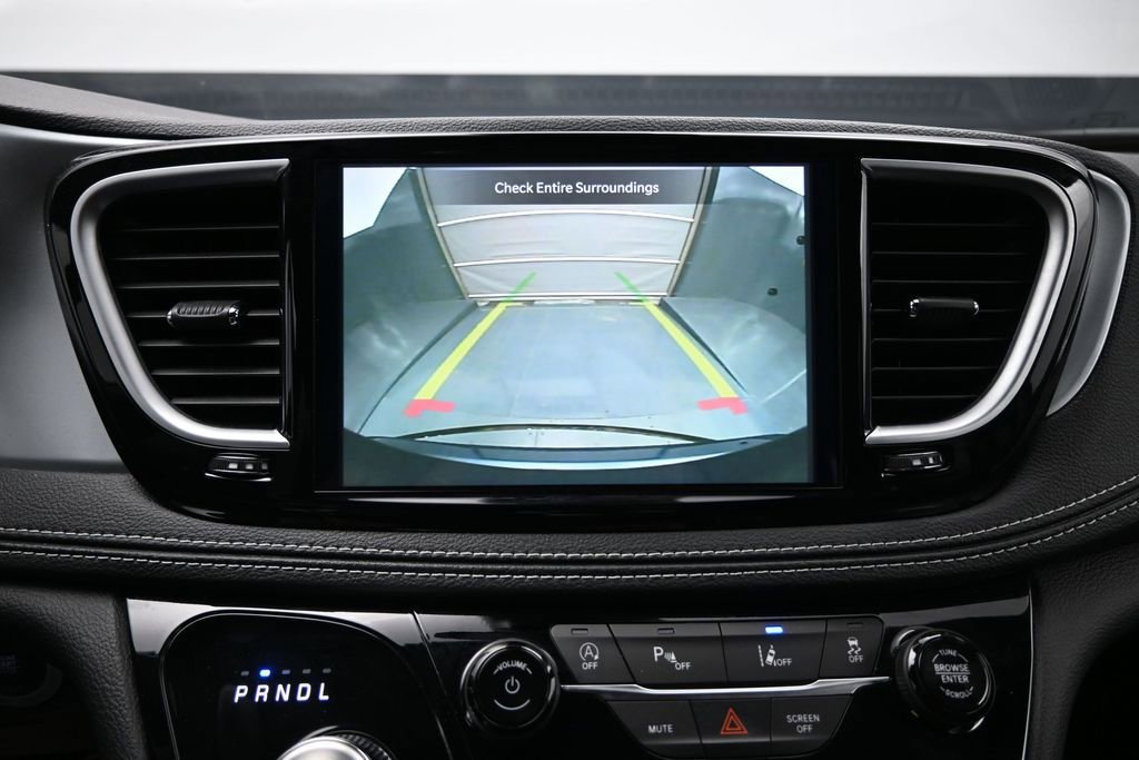 Used 2025 Chrysler Pacifica Limited FWD image 23