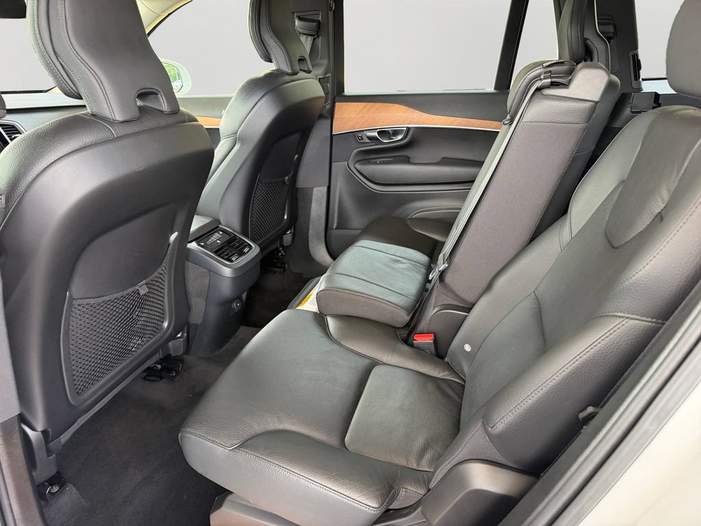 Used 2022 Volvo XC90 T6 Momentum w/ Climate Package AWD/4WD image 12