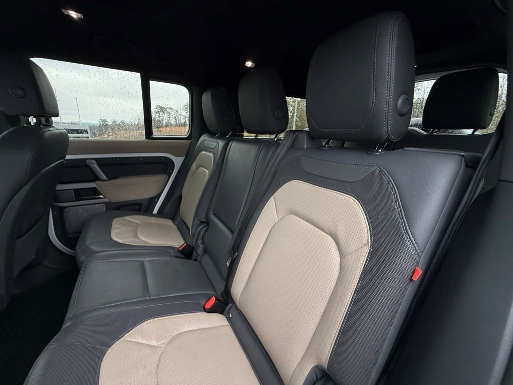Used 2023 Land Rover Defender 130 X-Dynamic SE image 27