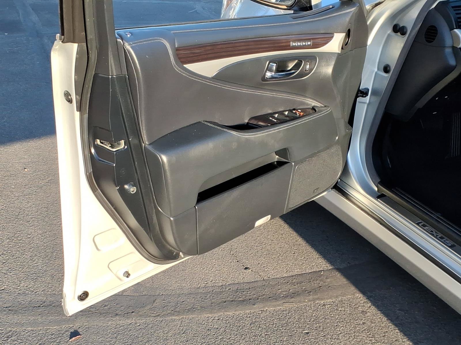 Used 2013 Lexus LS 460 L w/ All-Weather Pkg RWD image 12
