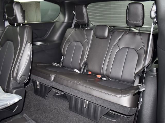 New 2026 Chrysler Pacifica Select w/ S Appearance Package FWD image 41