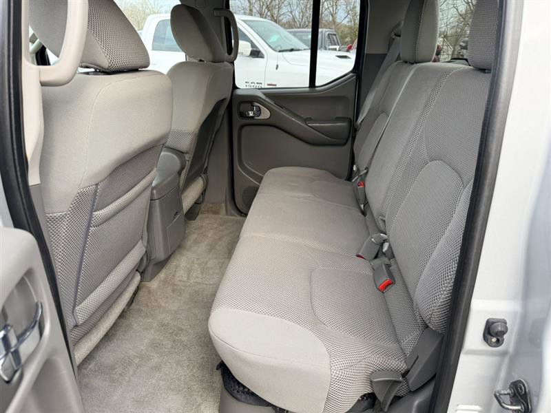 Used 2012 Nissan Frontier SV w/ SV Premium Utility Pkg AWD/4WD image 18