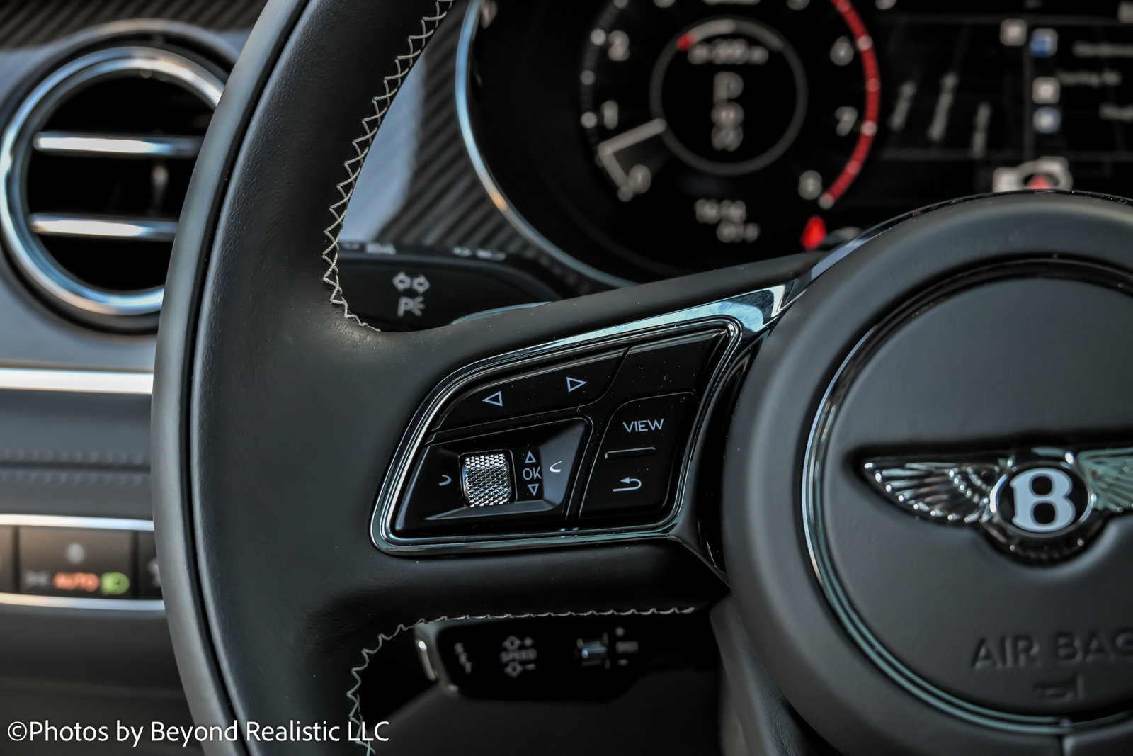 Used 2024 Bentley Bentayga image 39