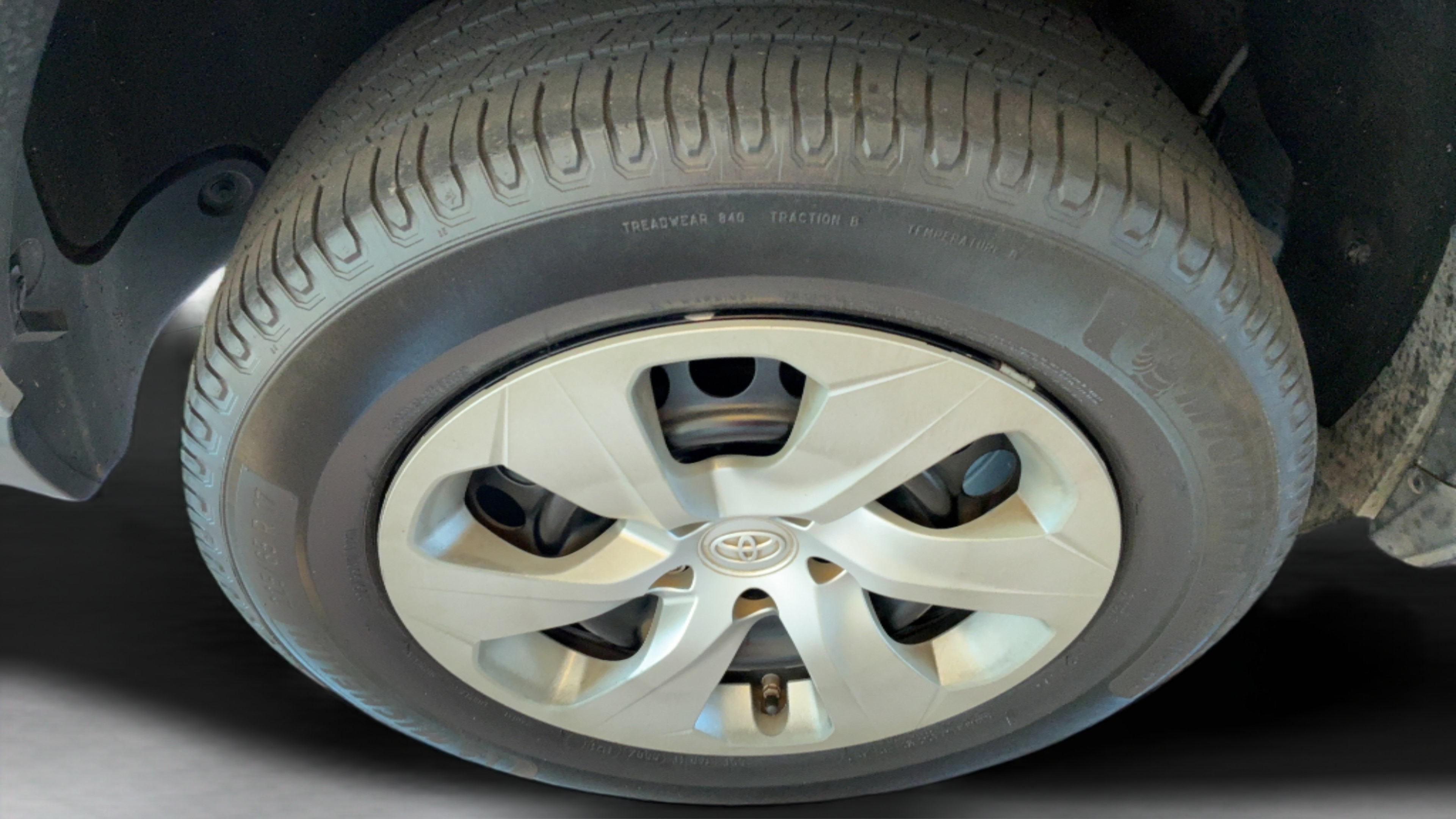 Used 2022 Toyota RAV4 LE AWD/4WD image 41