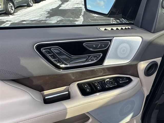 Used 2024 Lincoln Navigator L Reserve image 24