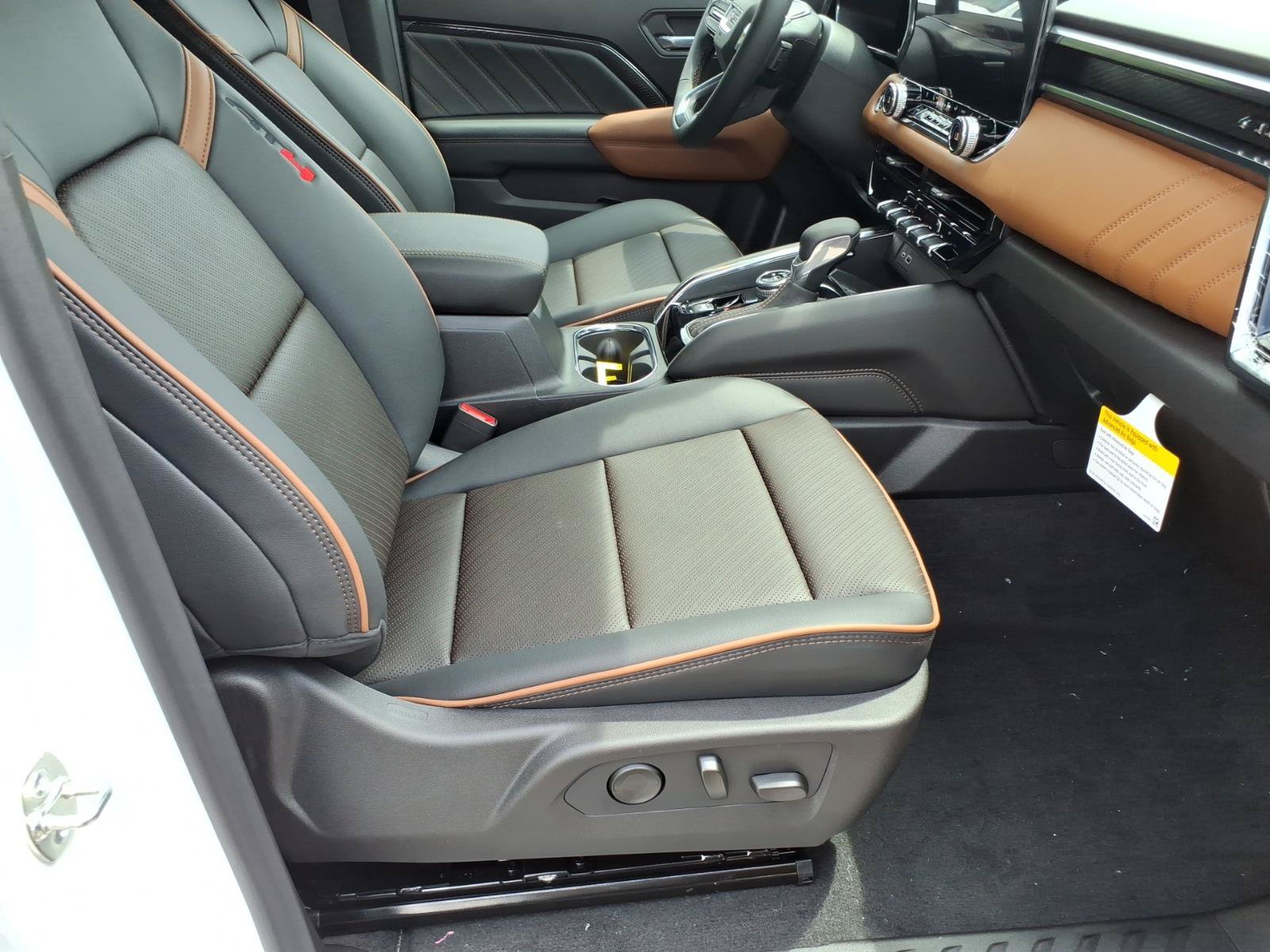 New 2026 GMC Canyon AT4 w/ Technology Plus Package AWD/4WD image 8